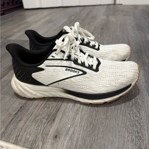 Brooks anthem 7